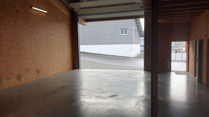 Halle 1 Tor nach vorne