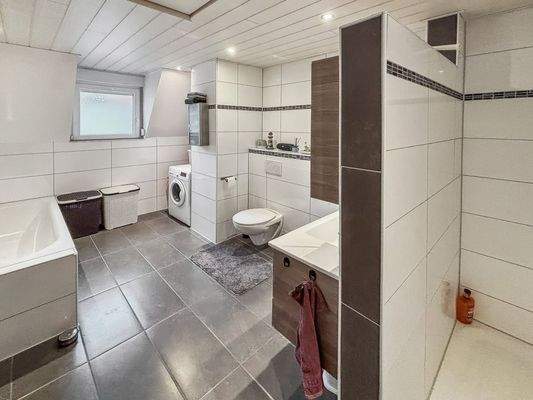 Wohnung 3 - Badezimmer - OG