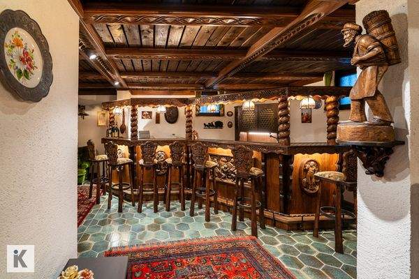 Partytime in der Kellerbar