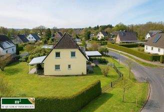 Drohnenaufnahme EFH mit großzügigem Grundstück