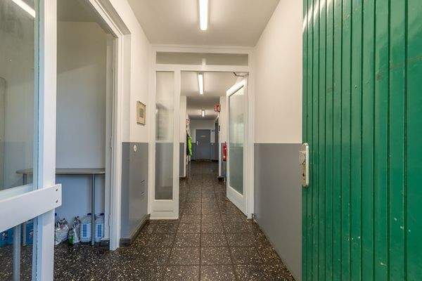 Zugang zum Bürotrakt