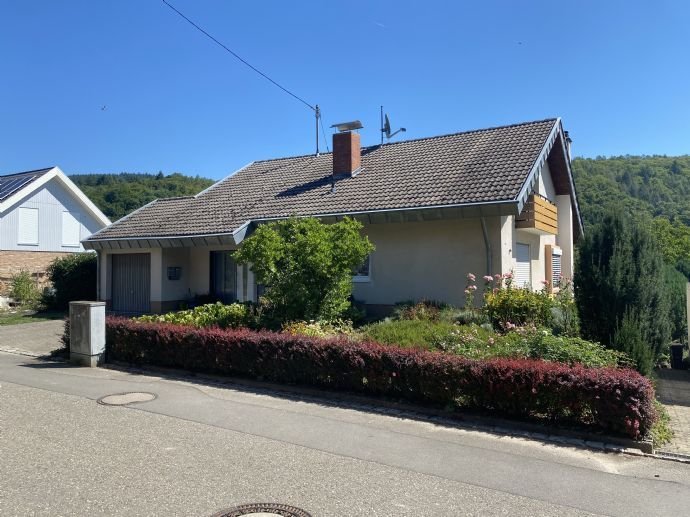 Idyllische Lage auf dem Land / Ein- oder Zweifamilienhaus mit Einliegerwohnung