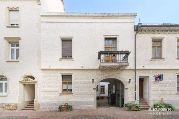 Fassade mit Durchfahrt