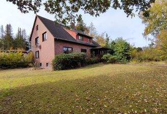 Blick auf Haus schräg vorn