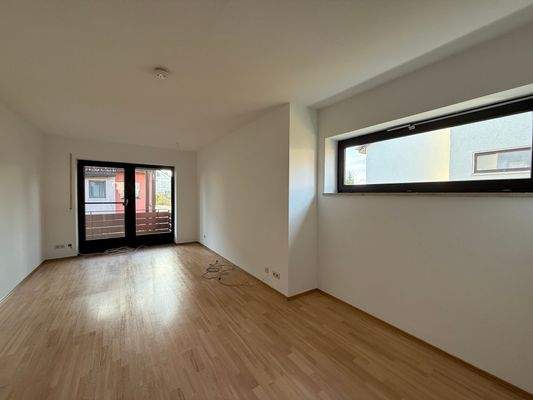 Schlafzimmer mit Balkon 1. OG