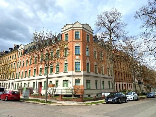 Blick auf das Mehrfamilienhaus