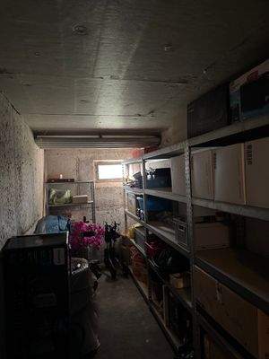 Größeres Kellerabteil Nr. 1