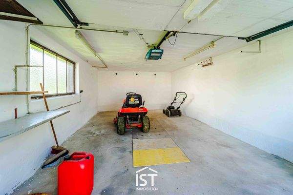 Garage (Nebengebäude)