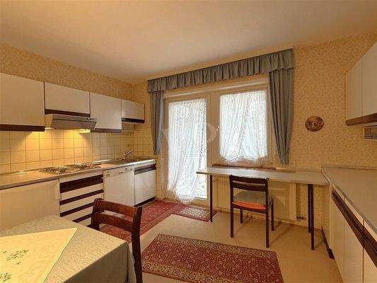 Küche mit Zugang auf die Terrasse