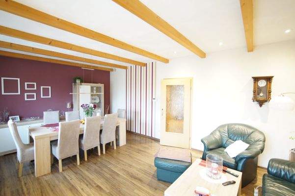 Wohn-/Esszimmer mit Terrassenzugang