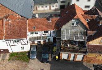Mehrfamilienhaus mit mehreren Einheiten in Hasselroth