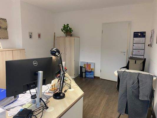Büro 1.jpg