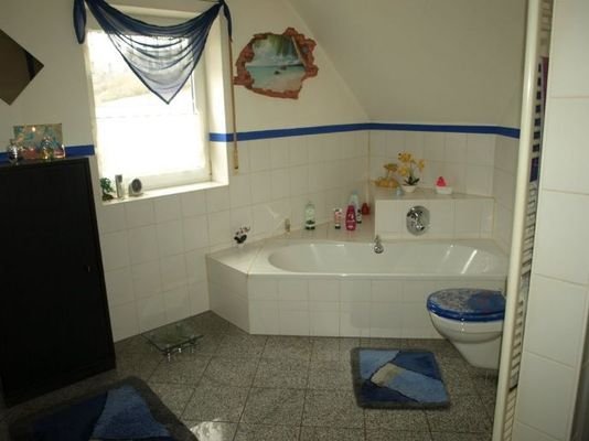 Dachgeschoss: Badezimmer