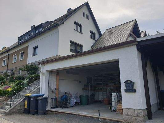 Hausansicht vorn mit großer Doppelgarage.jpg