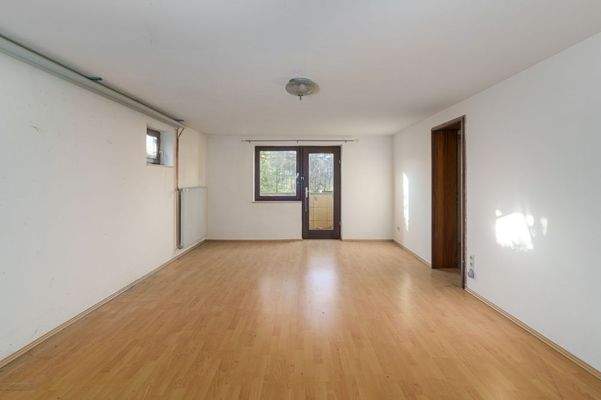 Kellerraum mit Zugang zum Garten