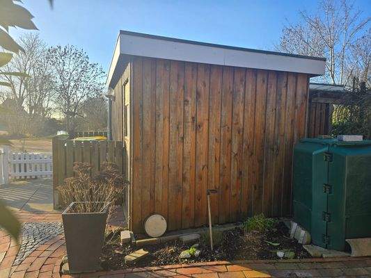 Schuppen für Fahrräder und Gartengeräte.jpg