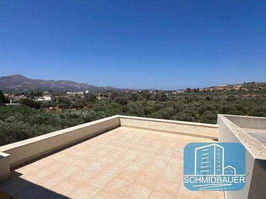 Kreta, Kapariana: Freistehendes Haus mit großem Garten am Ortsrand bei Mires