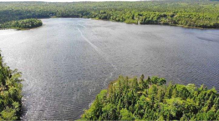 Cape Breton - Third Lake - Wunderschönes See-Uferg