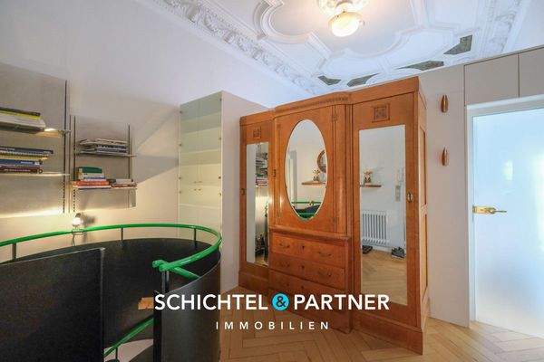 S&P | Flur mit Wendeltreppe