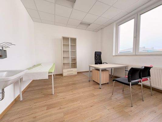 Behandlungszimmer1 (4).JPG