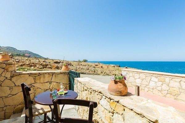Kreta, Panormos: Haus mit 2 Wohnungen in einer Wohnanlage zu verkaufen