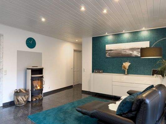 Lesebereich mit Kamin