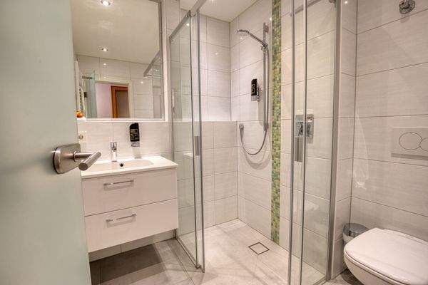 Zimmer frei in Gerlingen eigenes Bad bei Stuttgart urbanbnb (1).jpg