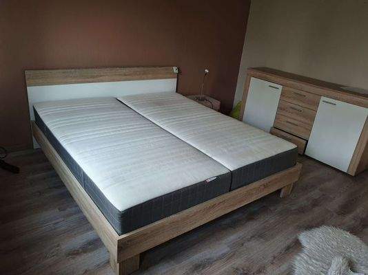 Ensen-Schlafzimmer-Bett 2