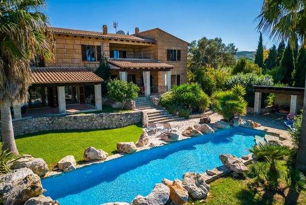 Mediterraner Garten mit Pool