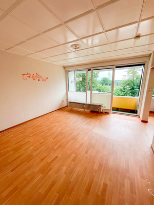 Wohnbereich mit Zugang zur Loggia