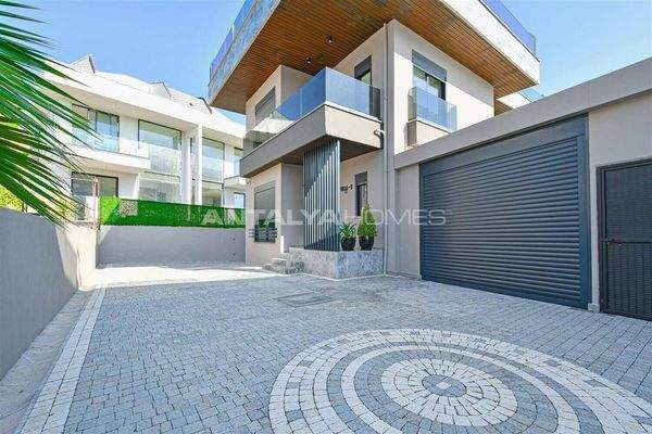 Sea and City-View House with Swimming Pool in Alanya