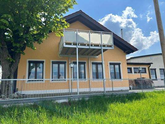 Aussenansicht mit Biergarten