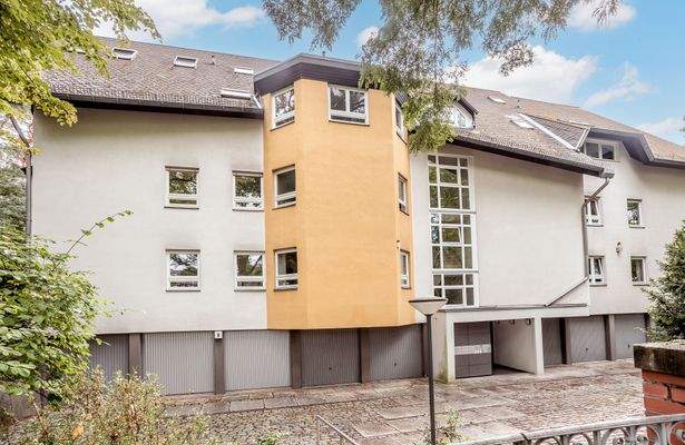 Hausansicht / Garagenstellplätze