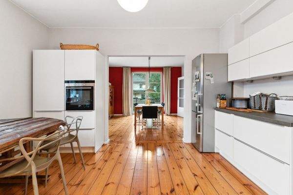 Küche mit Blick ins Esszimmer