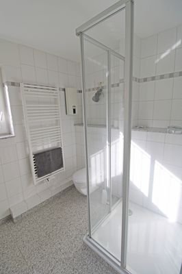 Bad mit Dusche im Untergeschoss