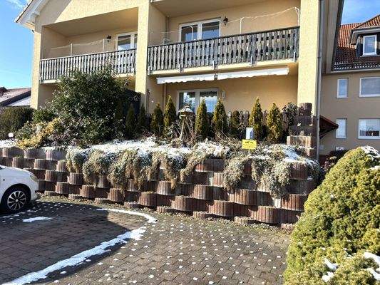 Den Stellplatz immer im Blick von der eigenen Terrasse.