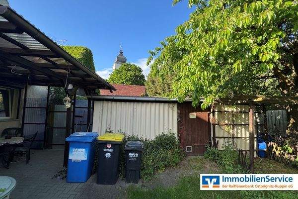 Blick zur Kirchturmspitze