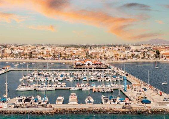 Iconic Apartment Garden_entorno-alcazares-2