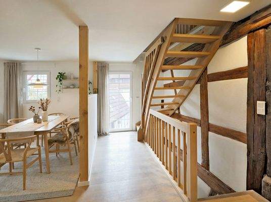 Hochwertige maßangefertigte Treppen als Verbindung zwischen den Ebenen