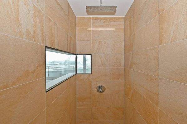 Regendusche mit Aussicht