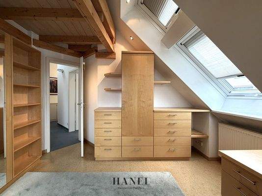 Zimmer mit Einbauten