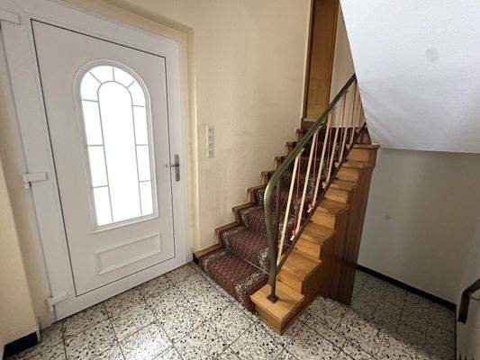 14 Eingangsbereich.jpg