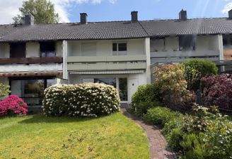 Blick aus dem Garten/Terrassenansicht (KI-bearbeitet)