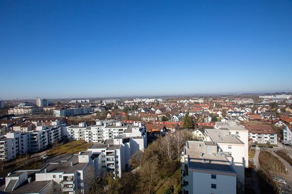 S-Bahn in unmittelbarer Nähe