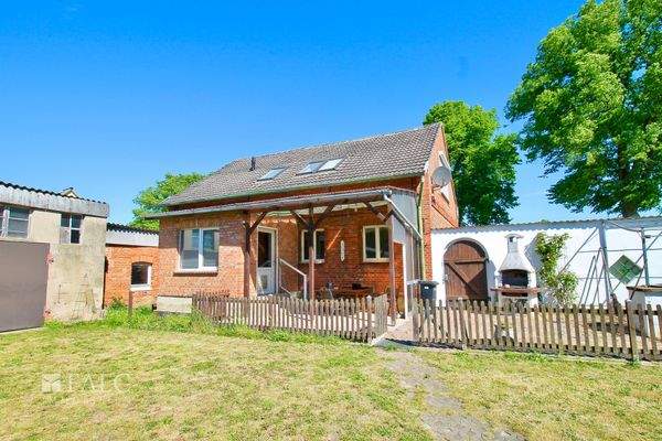 Hintereingang überdacht