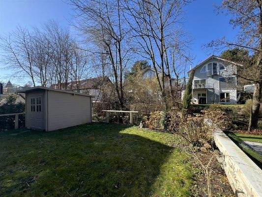 Garten mit Gartenhaus