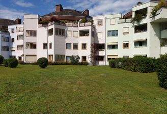 Wohnanlage mit großzügiger Parkanlage