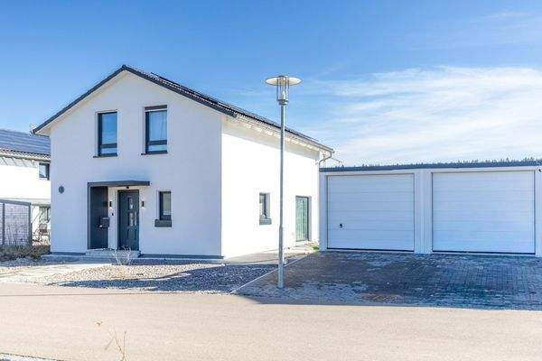 Neues und Nachhaltiges Einfamilienhaus mit geschmackvoller Ausstattung im Neubaugebiet.