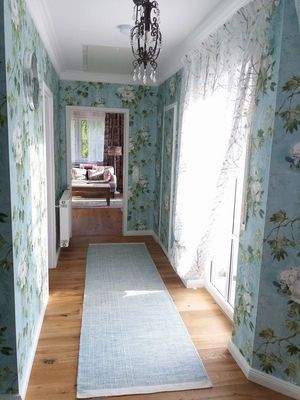 Flur OG, Blick zum Büro