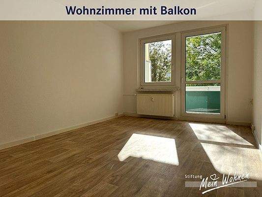 Wohnzimmer mit Balkon